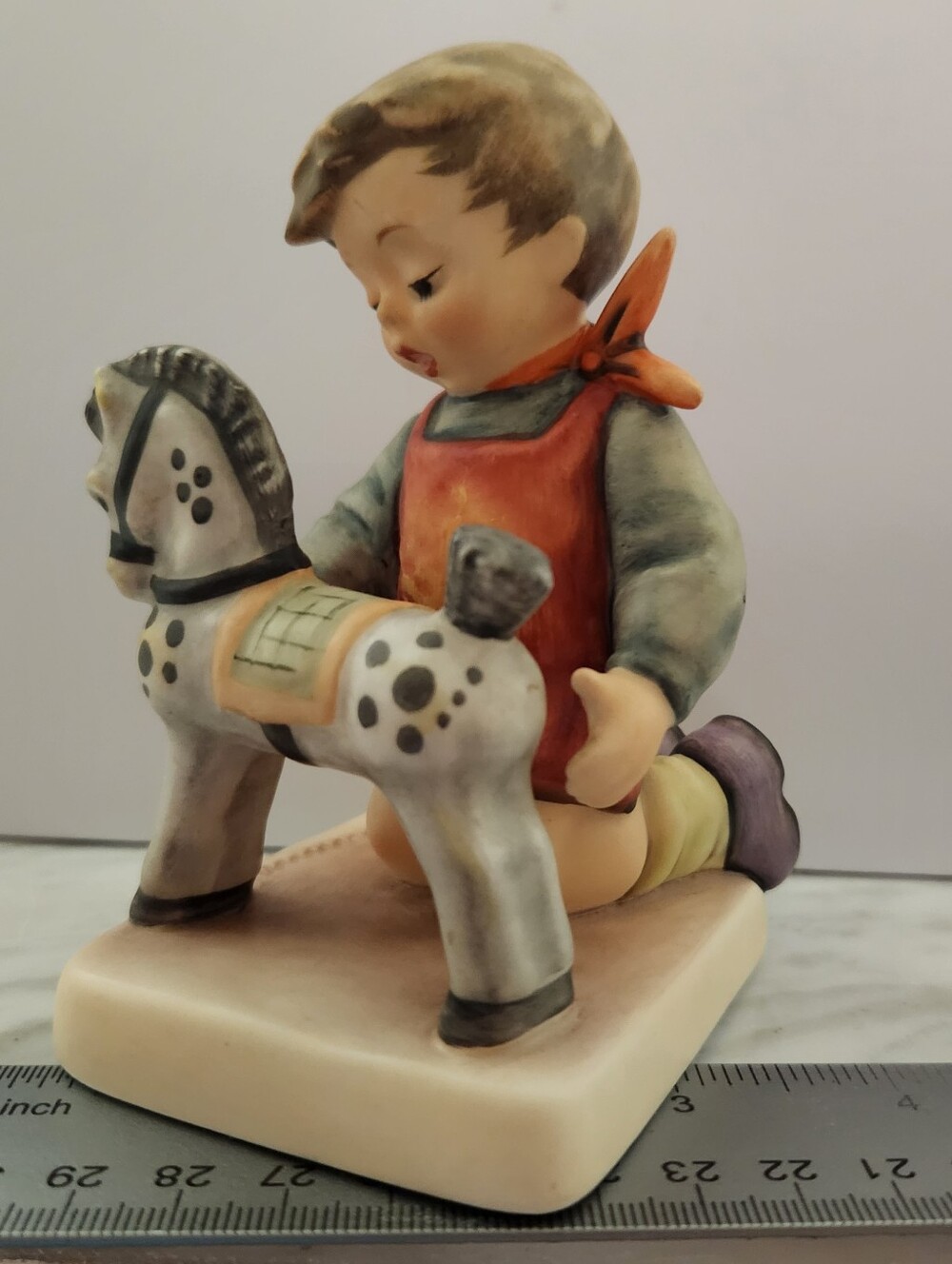 Authentic M.I. Hummel/ Goebel porcelain figurine "Horse Trainer" (Hum #423)
